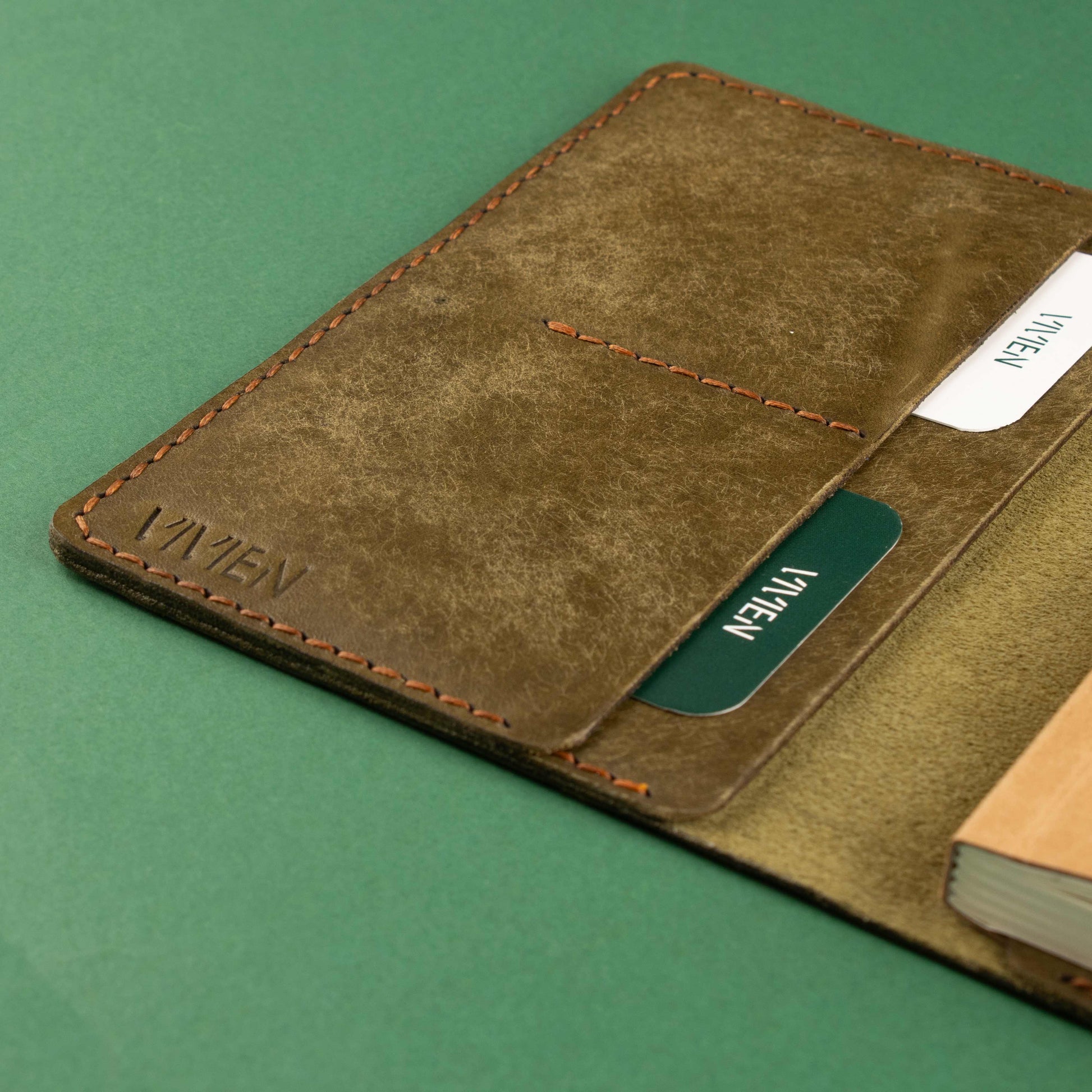 A6 deri defter kılıfı Olive kullanım detay